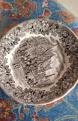 4 assiettes anciennes décorées