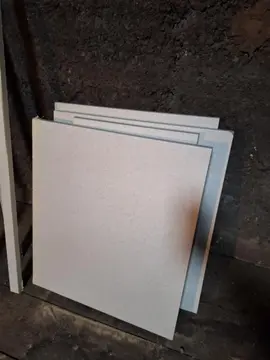 plans de travail blancs