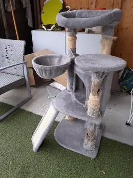 arbre à chat usagé pour bricoleur