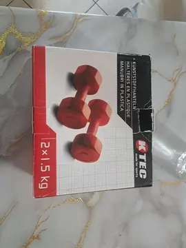 un lot de deux altères