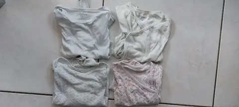 Lot 4 body taille 12 mois