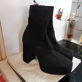 Bottines de couleur noire - Pointure 39