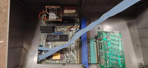 matériel ZX81. carte mère avec ajout de mémoire et clavier. Pour amateur nostalgique