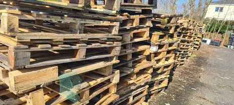 Donne palettes cassées pour chauffage ou autre