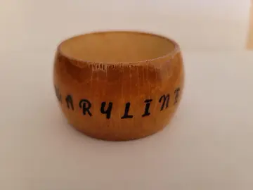 rond de serviette en bois gravé Maryline