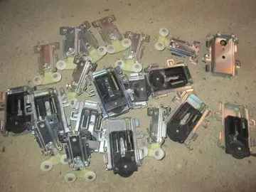 CHARNIERES POUR PORTES COULISSANTES