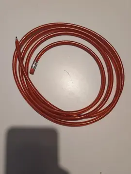 crayon gris géant en spirale