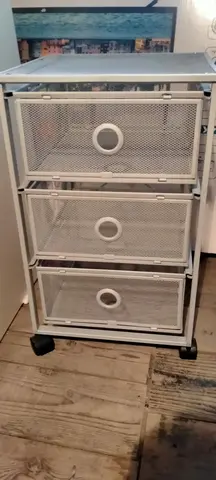 petit meuble tiroirs en métal