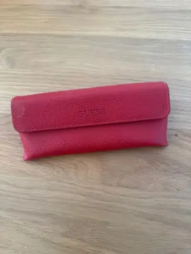 étui à lunette guess