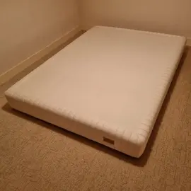 sommier simmons avec roulettes attention tres lourd a descendre de l'étage par escalier