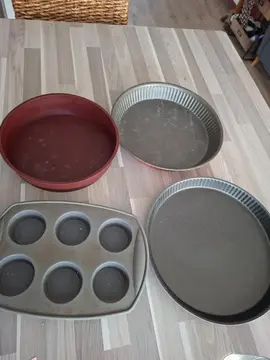 lot moules et plats de cuisine