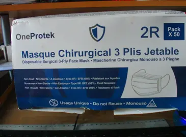 boite entamée de masques chirurgicaux