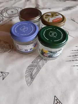 4 petits pots en verre avec couvercle