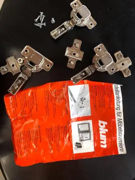 Charnières pour porte et pour abattant