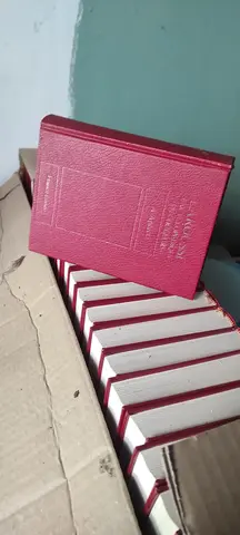 les 20 tomes du dictionaire Larousse rn couleur