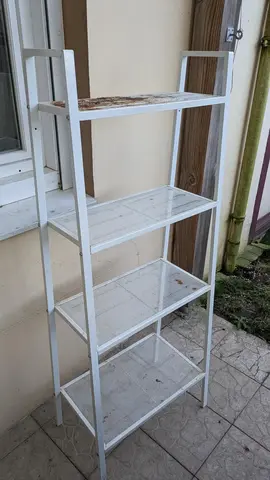 étagère métallique