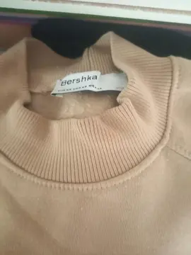 pull bershka TS