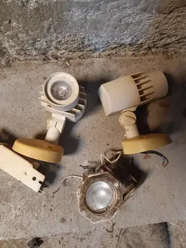 lot de 2 projecteurs et 2 spots 12V avec le ballast transfo 220/12