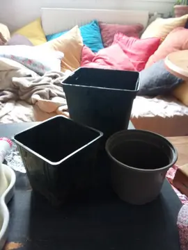 3 pot de fleur en plastique