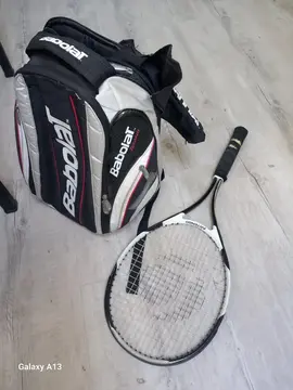 sac et raquette de tennis