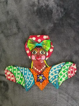 Porte-clés en papier mâché femme cubaine multicolore