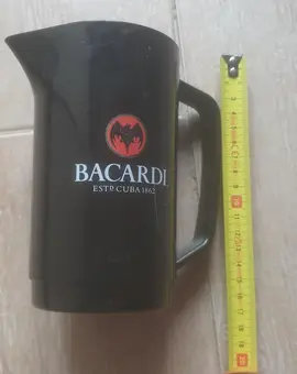 petite carafe noire Bacardi