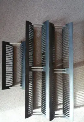 5 petites tours pour CD pouvant s'assembler