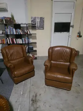 2 fauteuils en cuir