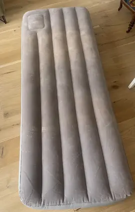 Matelas d'un e personne avec gonfleur intégré