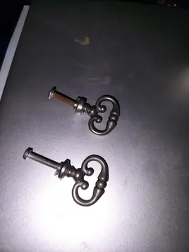 2 poignées de porte de placard