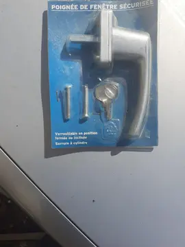 poignée fenêtre avec clé