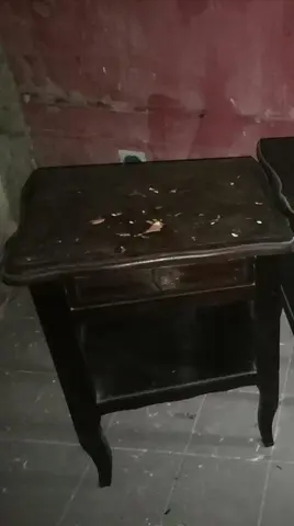 bureau + 1 table de chevets