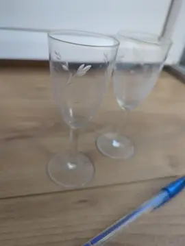 2 verres à pied