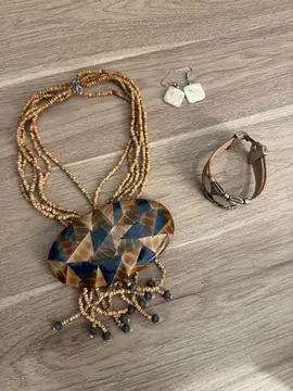 Parure collier/boucles d’oreilles + bracelet