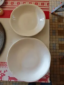 assiettes et plats de service