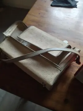 ancien poste de radio et sa housse