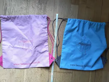2 sacs avec ficelles pour porter dans le dos