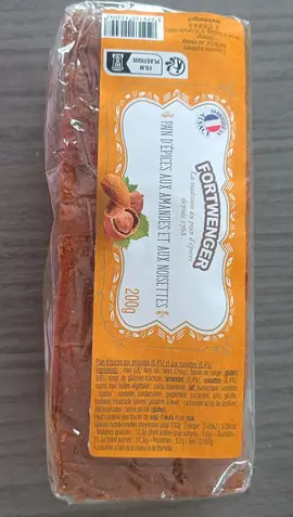 ain d'épices aux amandes et aux noisettes