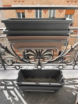 bacs fleurs pour fenêtre/ balconiere