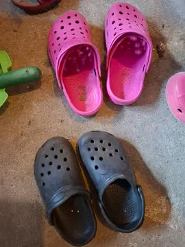 2 paires de crocs 32 et 34