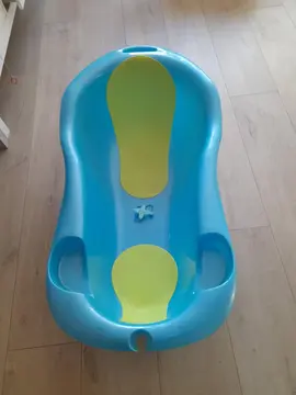 baignoire bb avec bouchon et parties anti dérapantes