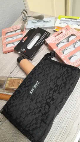 lot maquillage et faux cils