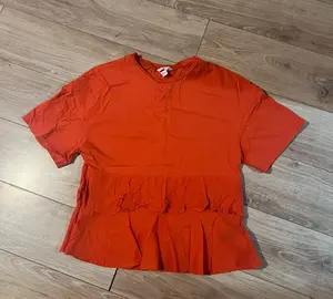 t-shirt orange à frange