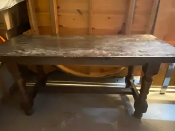 table basse bois massif vernis chêne foncé juste à dépoussiérer