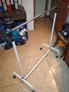 Portant / porte-cintre à roulette