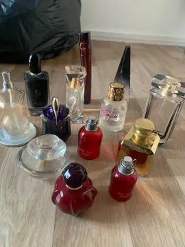 Flacons de parfum vides