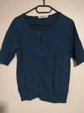 1 PULL 1 GILET 2 TSHIRTS