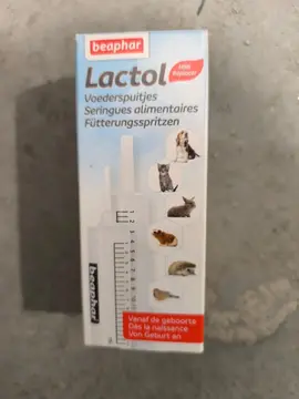 2 seringues pour nourrir les oiseaux