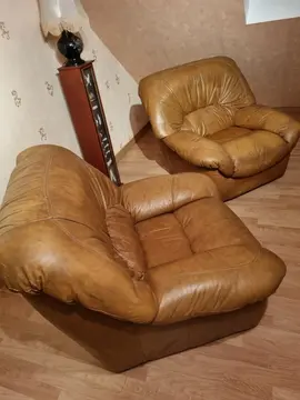 2 fauteuils en cuir marron