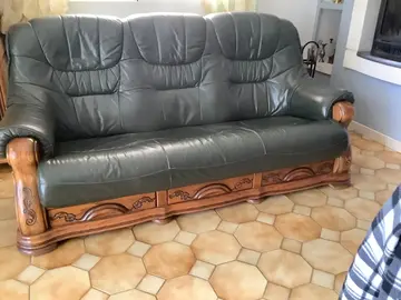 donne canapé cuir et chêne